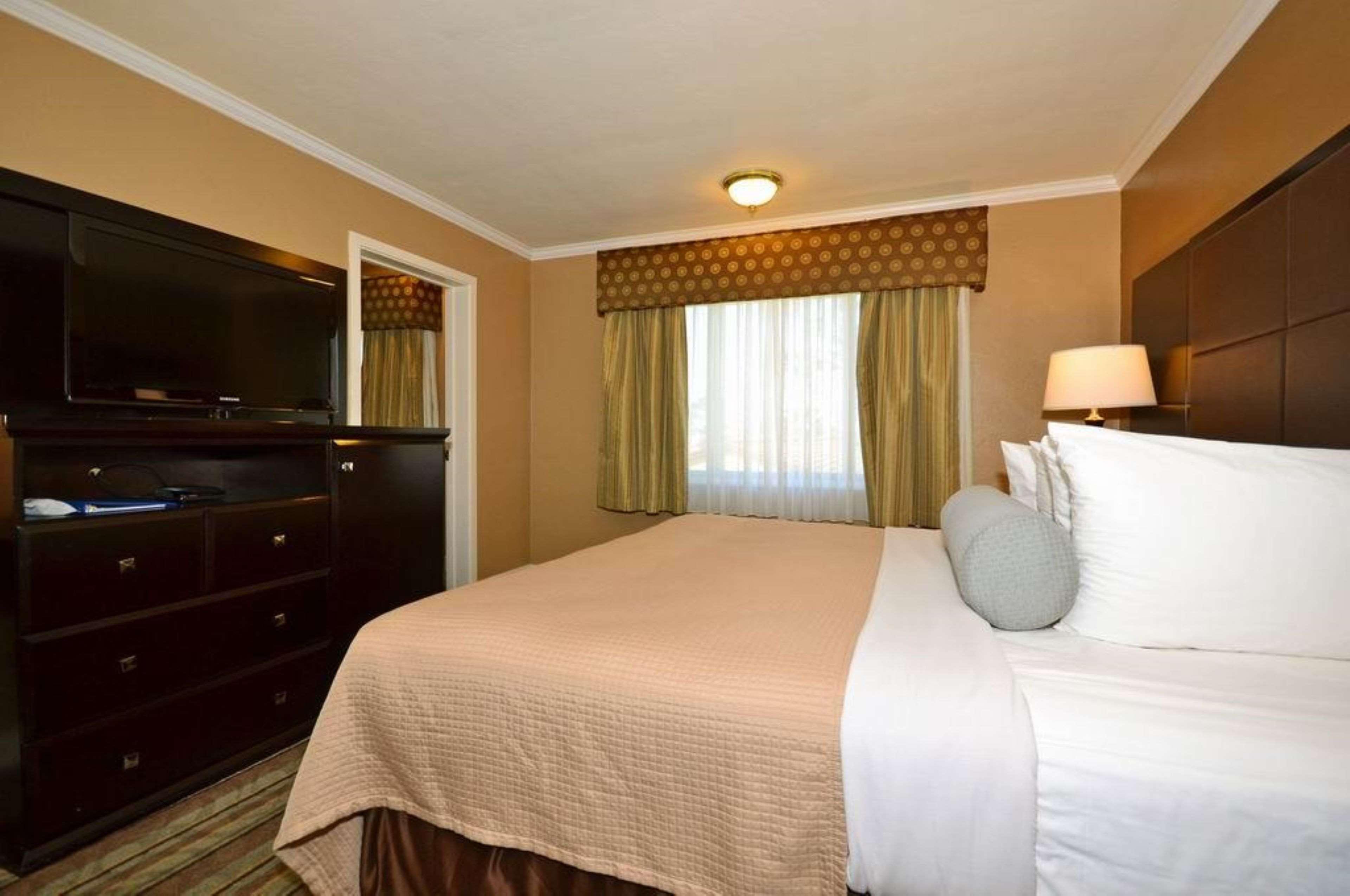 Best Western Carmel'S Town House Lodge מראה חיצוני תמונה