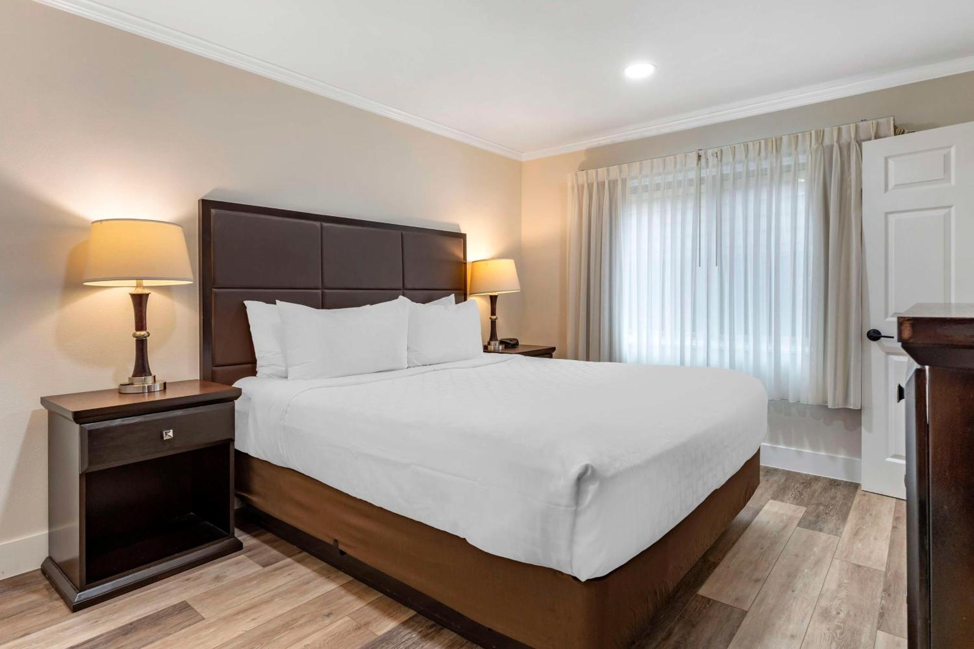 Best Western Carmel'S Town House Lodge מראה חיצוני תמונה