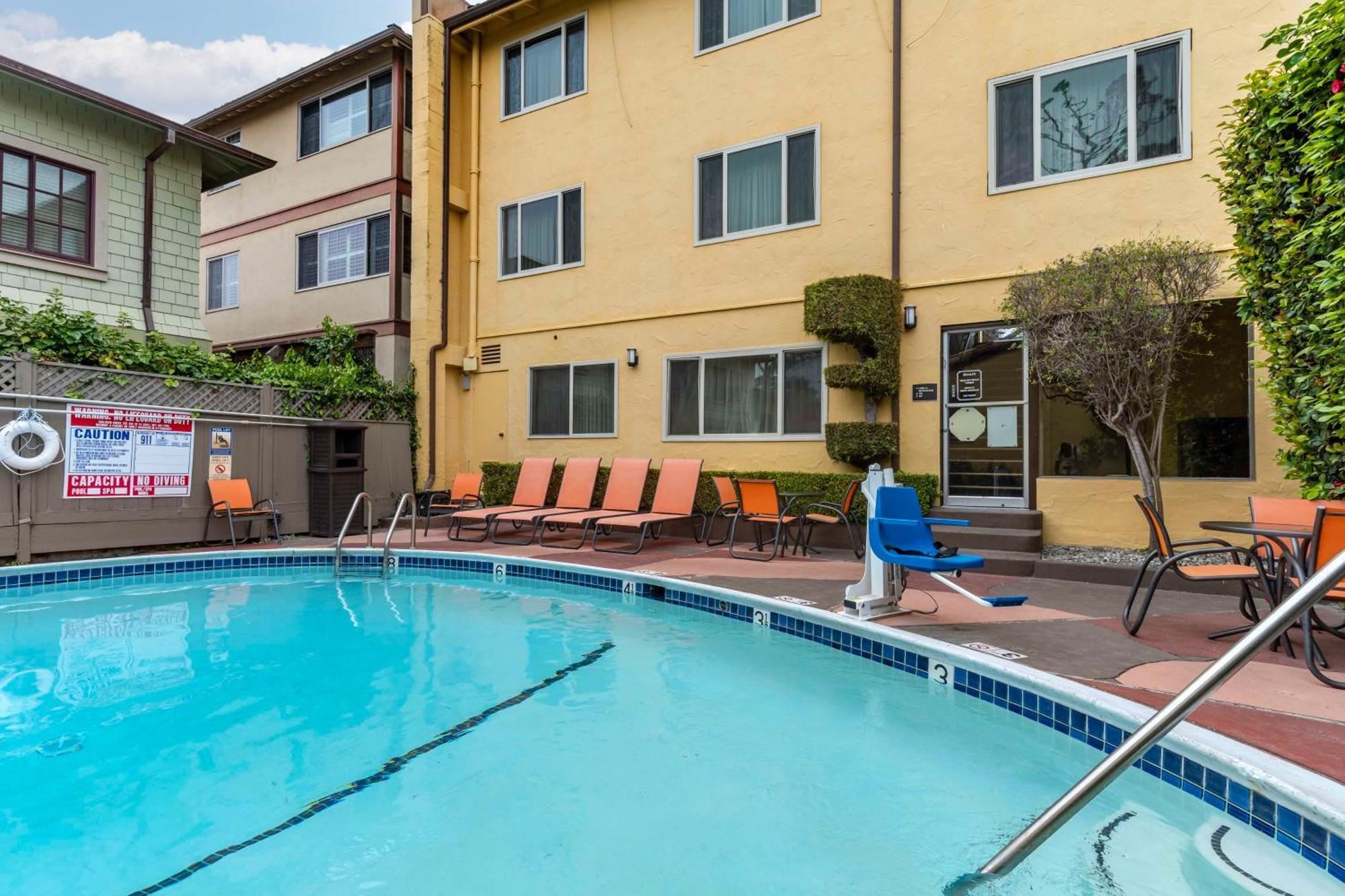 Best Western Carmel'S Town House Lodge מראה חיצוני תמונה