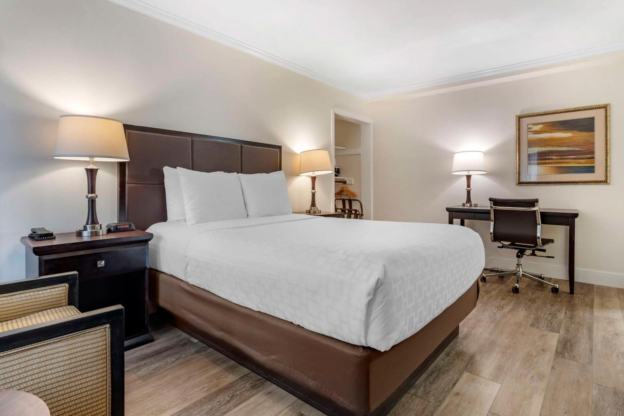 Best Western Carmel'S Town House Lodge מראה חיצוני תמונה